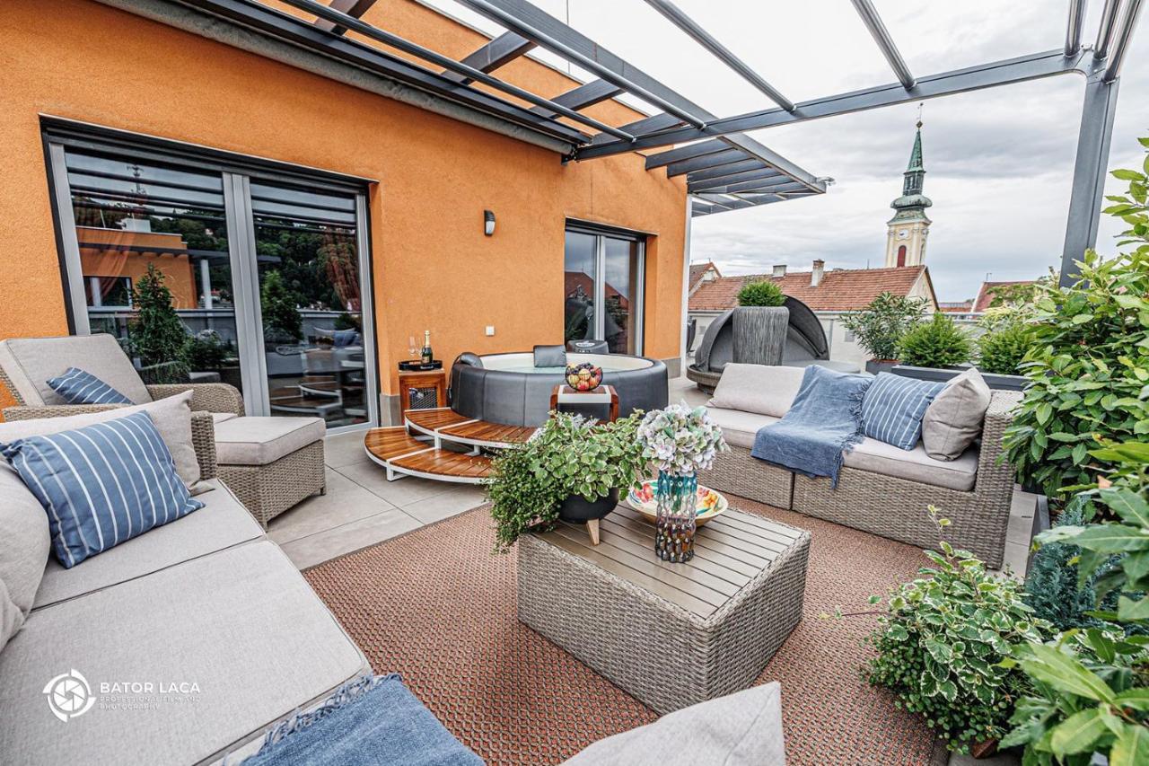 Buekk Penthouse, Panorama Jacuzzival Appartement Miskolc Buitenkant foto